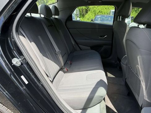 Used 2022 Hyundai Elantra SEL w/ Convenience + Premium Package FWD image 10