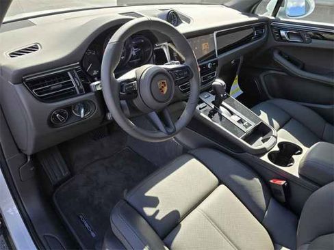 New 2025 Porsche Macan image 4