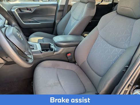Used 2022 Toyota RAV4 XLE FWD image 16