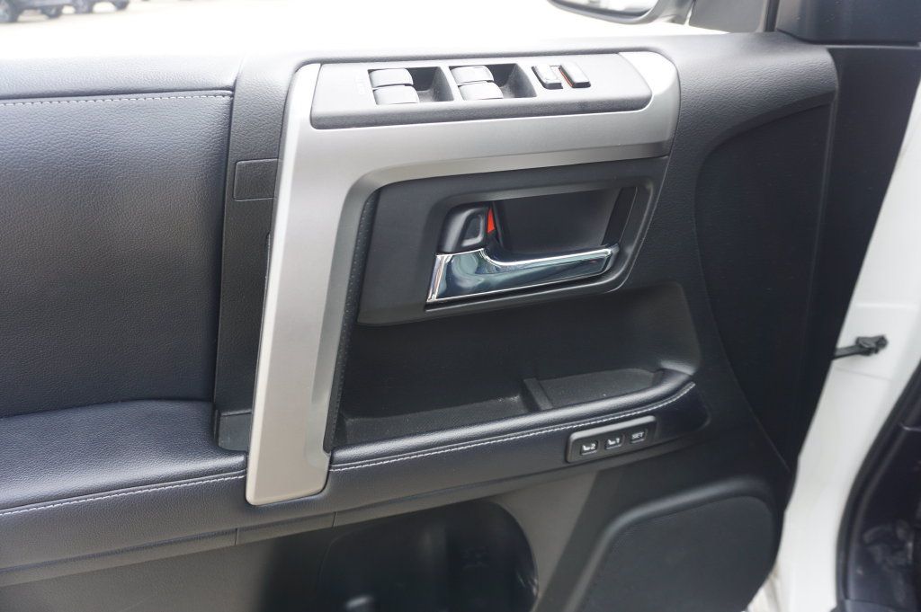 Used 2018 Toyota 4Runner Limited AWD/4WD image 3