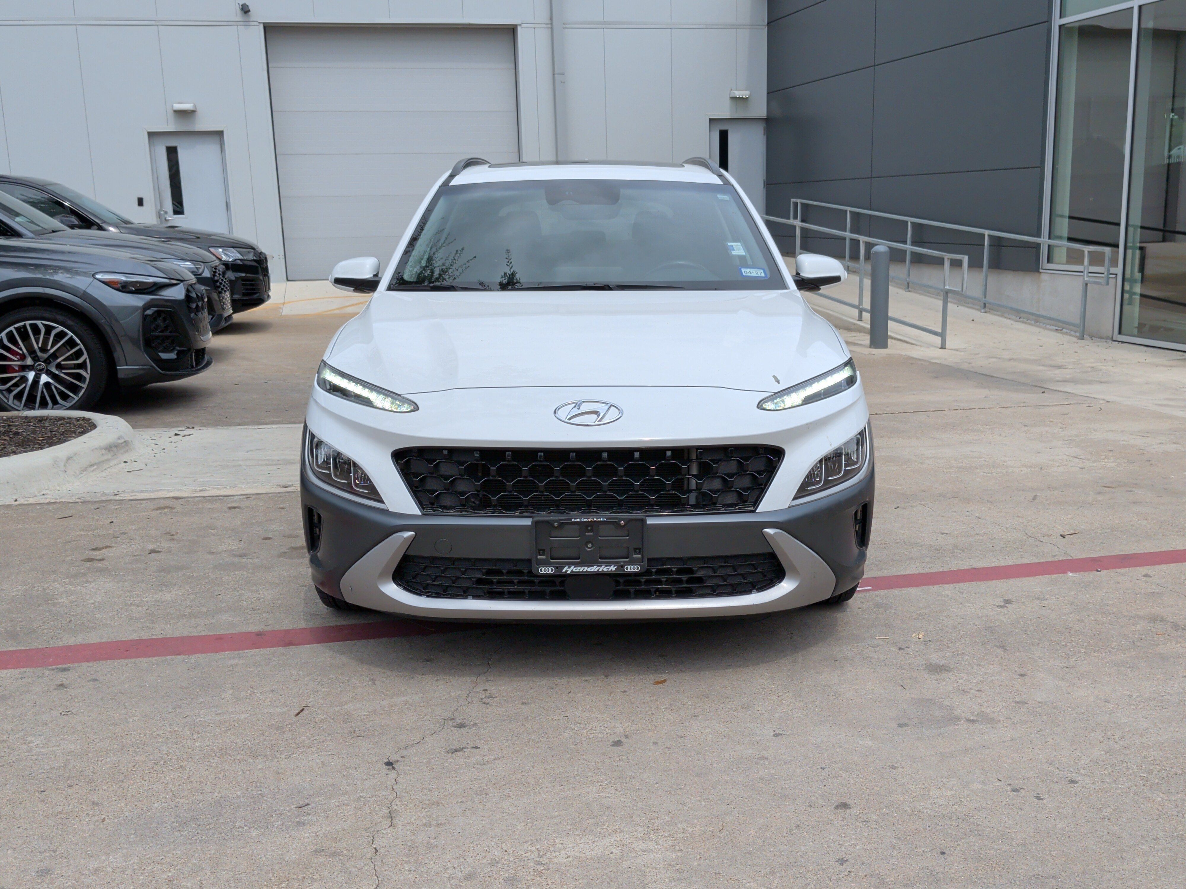 Used 2022 Hyundai Kona Limited FWD image 3