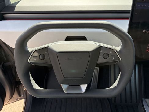 Used 2024 Tesla Cybertruck AWD Crew Cab image 14