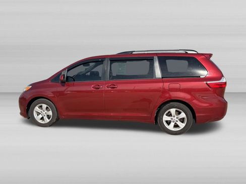 Used 2015 Toyota Sienna LE FWD image 6
