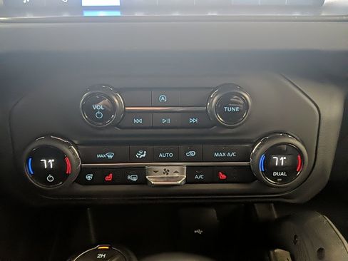 Used 2025 Ford Bronco Badlands image 18