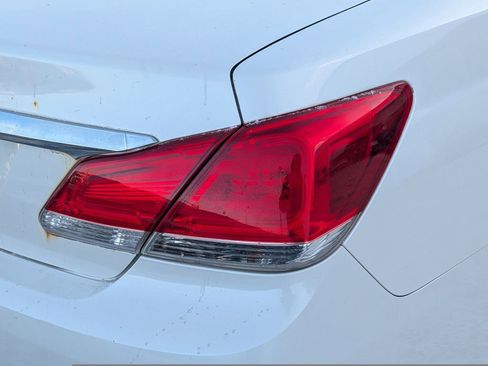 Used 2011 Toyota Avalon Limited image 17