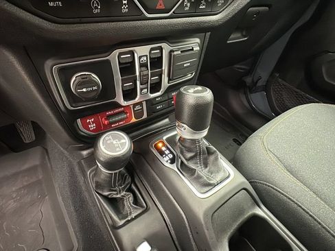 Used 2024 Jeep Wrangler Unlimited Sport AWD/4WD image 20