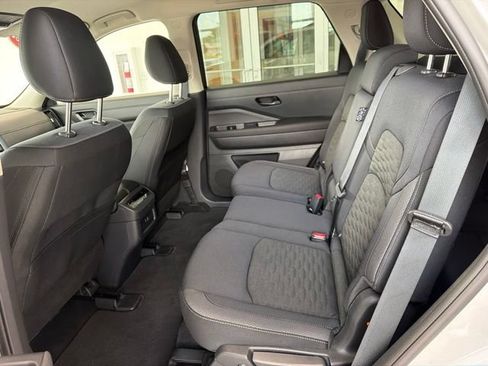 Used 2025 Nissan Pathfinder SV AWD/4WD image 16