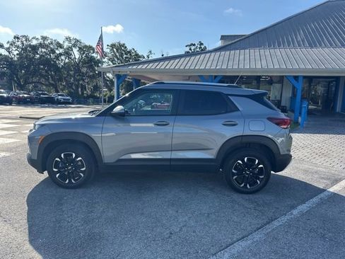 Used 2023 Chevrolet TrailBlazer LT w/ Convenience Package AWD/4WD image 2