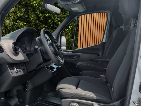 Used 2019 Mercedes-Benz Sprinter 2500 image 21
