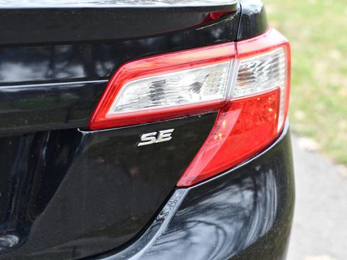 Used 2012 Toyota Camry SE FWD image 7