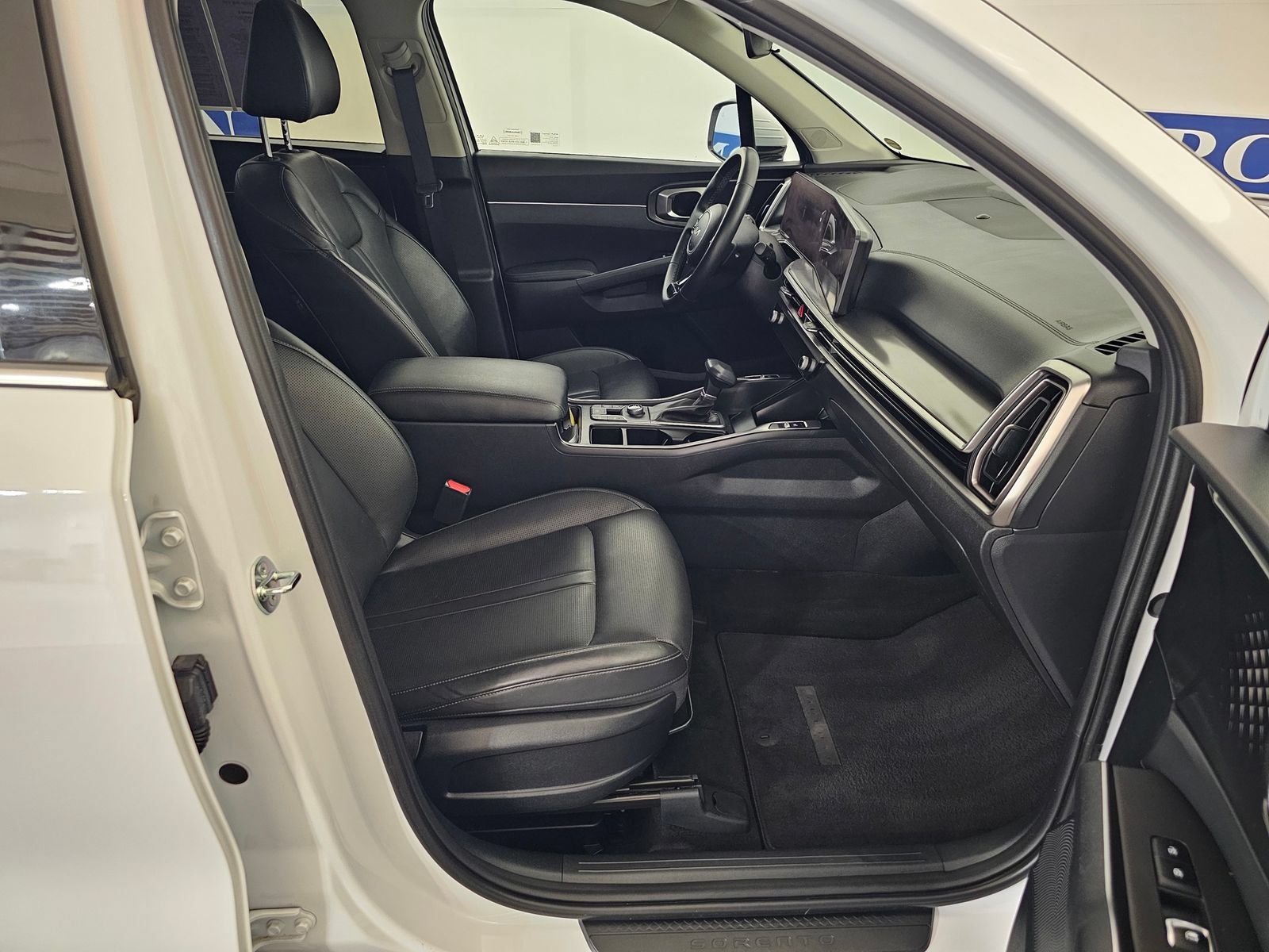 Used 2024 Kia Sorento S w/ Panoramic Sunroof Package FWD image 29