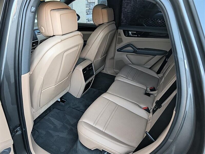 Used 2023 Porsche Cayenne w/ Premium Package AWD/4WD image 26