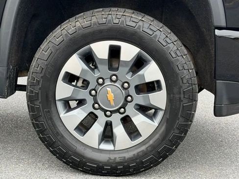 Used 2023 Chevrolet Silverado 2500 Custom w/ Custom Value Package image 18