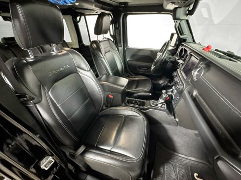 Used 2023 Jeep Wrangler Unlimited Sahara w/ Cold Weather Group AWD/4WD image 28