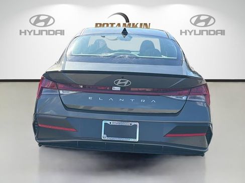 New 2026 Hyundai Elantra SEL Sport image 6