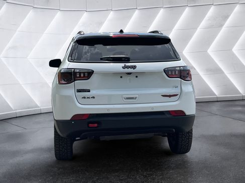 Used 2025 Jeep Compass Trailhawk AWD/4WD image 5