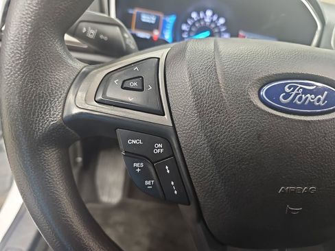 Used 2020 Ford Fusion SE FWD image 16