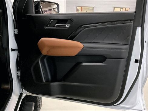 Used 2024 GMC Canyon AT4 w/ Technology Package image 26