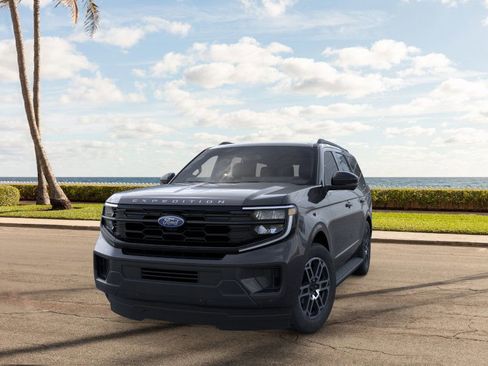 New 2025 Ford Expedition Active image 2