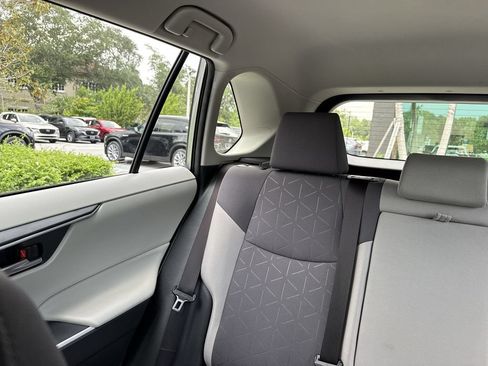 Used 2021 Toyota RAV4 XLE FWD image 17