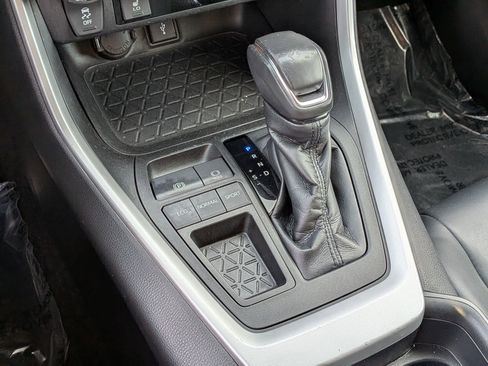 Used 2020 Toyota RAV4 XLE Premium image 28