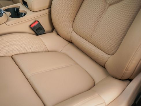 New 2026 Porsche Macan image 24