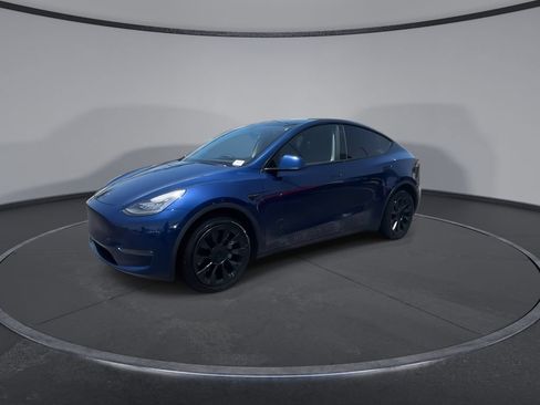 Used 2023 Tesla Model Y Long Range AWD/4WD image 5