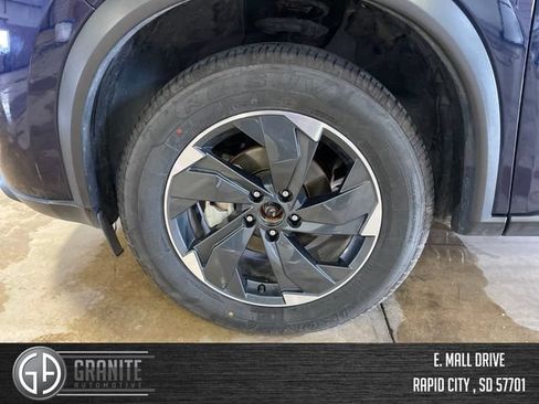 Used 2025 Nissan Rogue SV AWD/4WD image 29