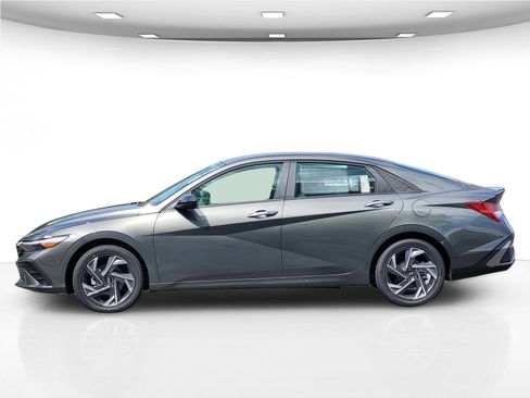 New 2025 Hyundai Elantra SEL image 4