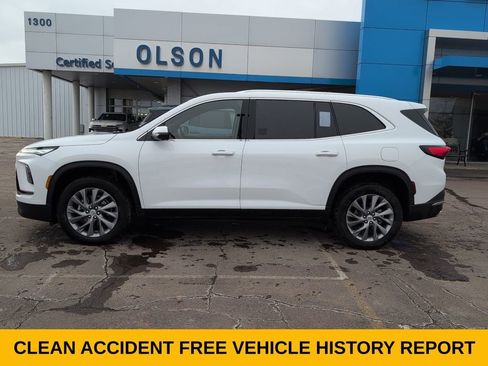 Used 2025 Buick Enclave Preferred image 3