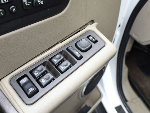 Used 2003 HUMMER H2 w/ Preferred Equipment Group image 33