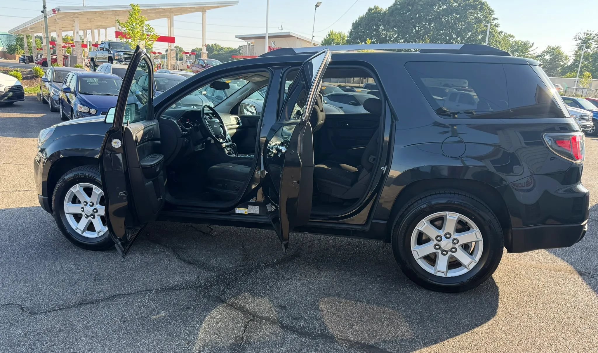 Used 2015 GMC Acadia SLE FWD image 14