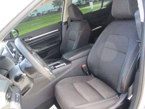 Used 2022 Nissan Altima 2.5 SV FWD image 10