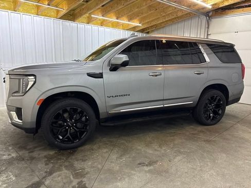 Used 2023 GMC Yukon SLT AWD/4WD image 4