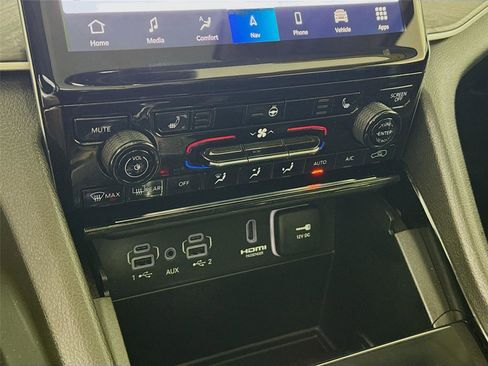 Used 2022 Jeep Grand Cherokee Limited 4xe image 9