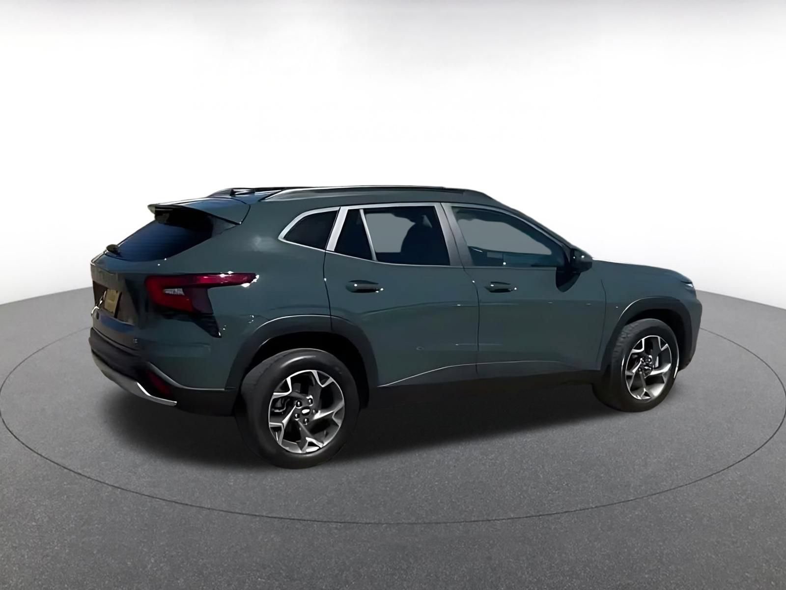 Used 2025 Chevrolet Trax LT FWD image 15