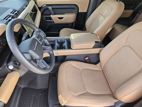 Used 2025 Land Rover Defender 90 X-Dynamic SE image 14