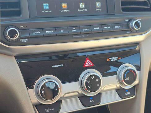 Used 2019 Hyundai Elantra SEL FWD image 26