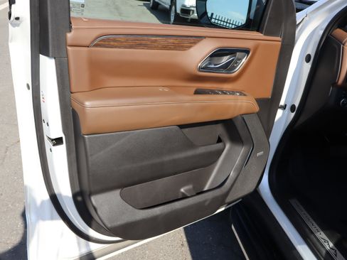 Used 2022 Chevrolet Tahoe High Country AWD/4WD image 17