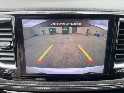 Used 2025 Chrysler Pacifica Limited FWD image 21