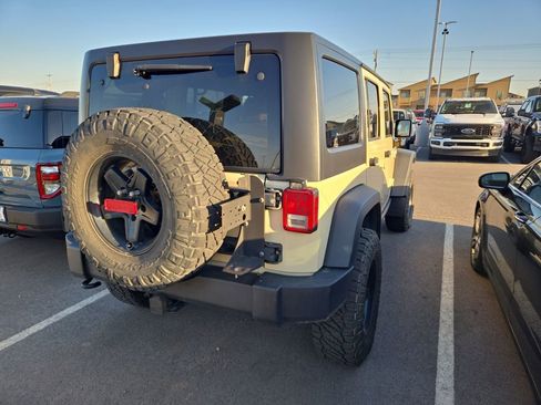 Used 2012 Jeep Wrangler Unlimited Rubicon w/ Connectivity Group image 3