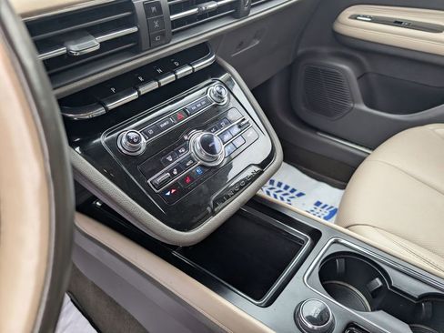 Used 2020 Lincoln Corsair Standard image 17