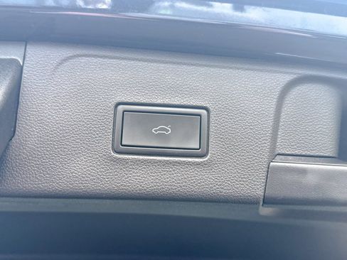 Used 2021 Volkswagen Atlas SEL R-Line image 16