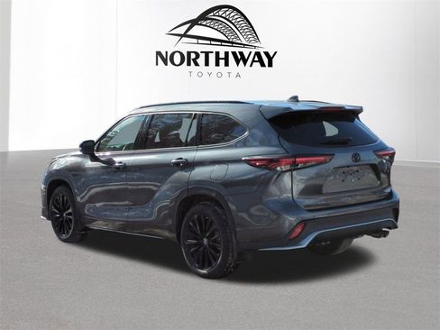 Used 2024 Toyota Highlander XSE image 5