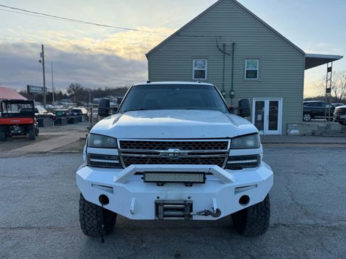 Used 2005 Chevrolet Silverado 2500 LT w/ Heavy-Duty Power Package AWD/4WD image 2
