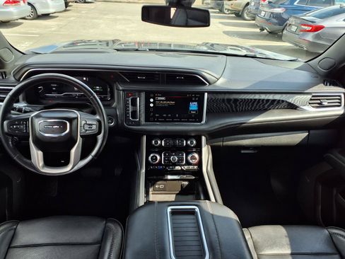 Used 2022 GMC Yukon XL Denali AWD/4WD image 4