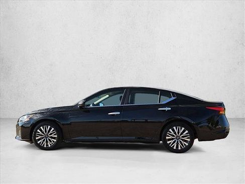 Used 2025 Nissan Altima 2.5 SV FWD image 8
