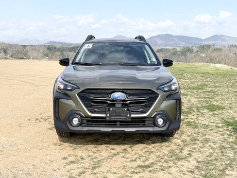 Used 2025 Subaru Outback Onyx Edition image 2