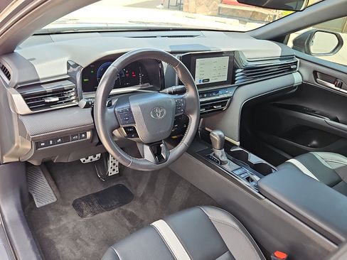Used 2025 Toyota Camry SE FWD image 12