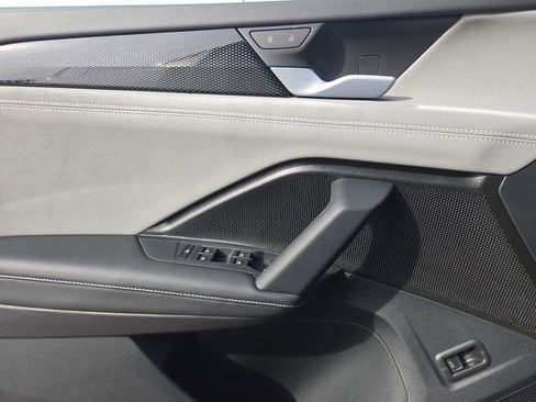 New 2026 Volkswagen Tiguan SE R-Line image 18